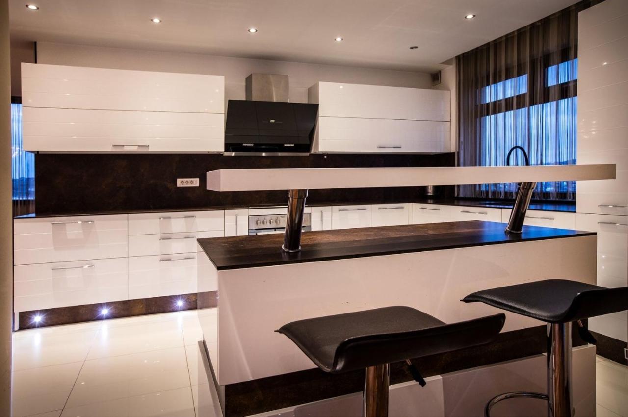 Bentley Apartments พริสตีนา ภายนอก รูปภาพ