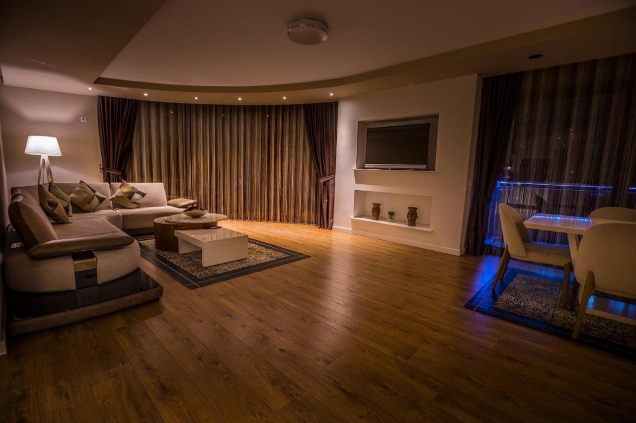 Bentley Apartments พริสตีนา ภายนอก รูปภาพ