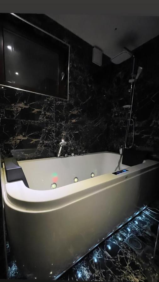 Bentley Apartments พริสตีนา ภายนอก รูปภาพ