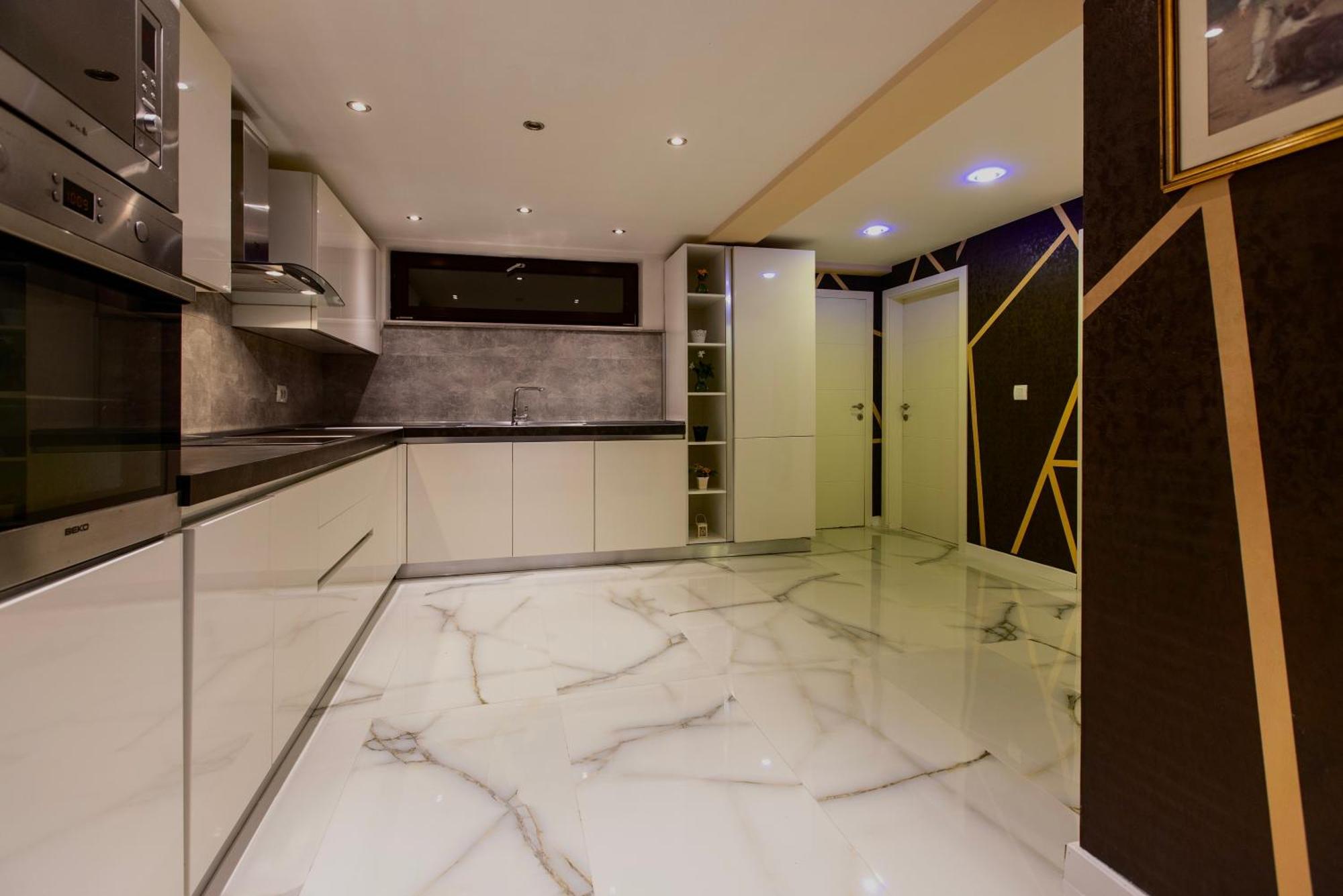 Bentley Apartments พริสตีนา ภายนอก รูปภาพ